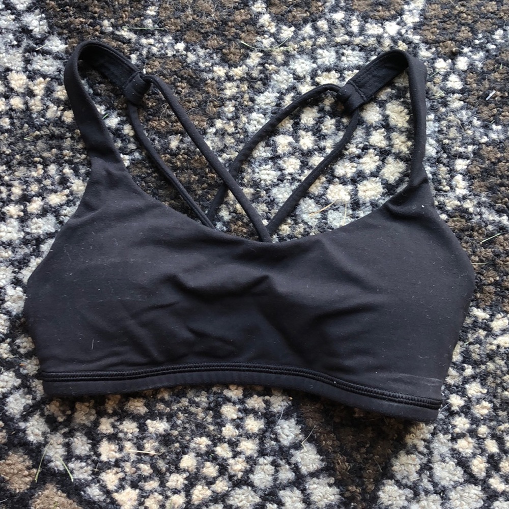 black lululemon sports bra
